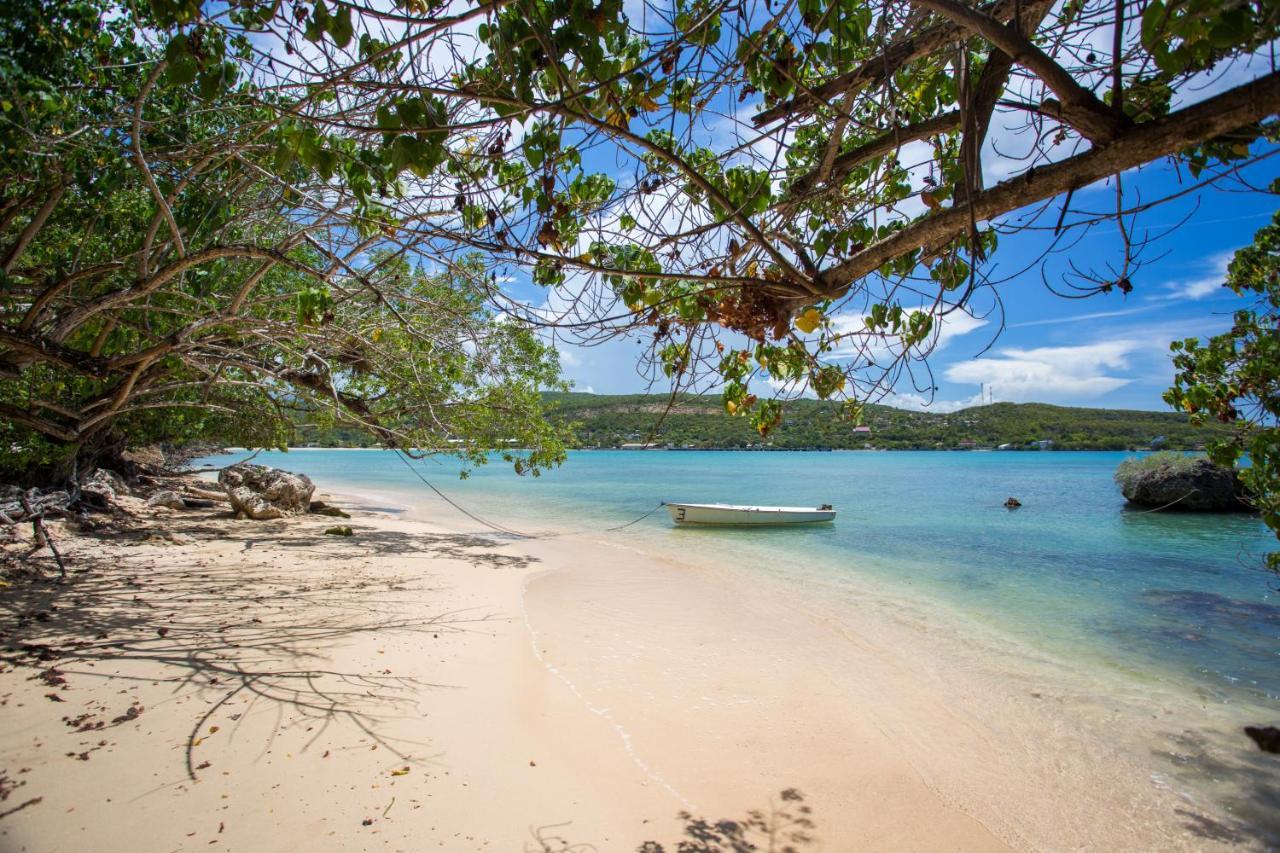 Oui Villa Discovery Bay