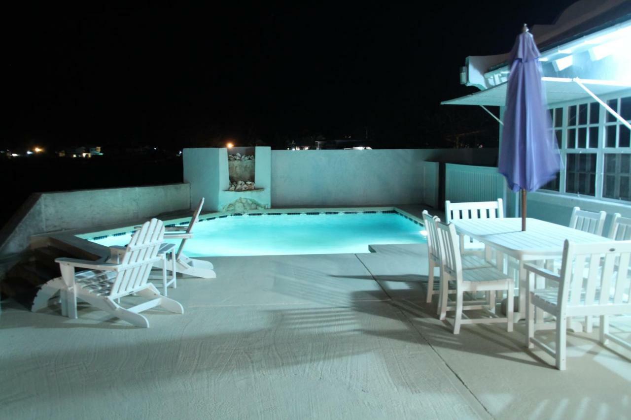 Holiday home Water's Edge - Oceanfront With Private Pool *