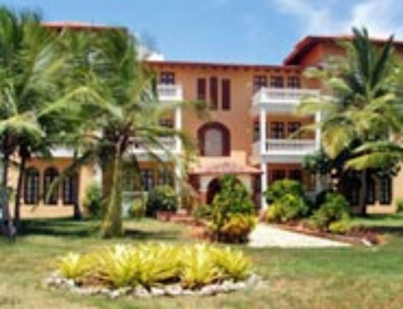 Reina Cumayasa Beach & Suites Hotel