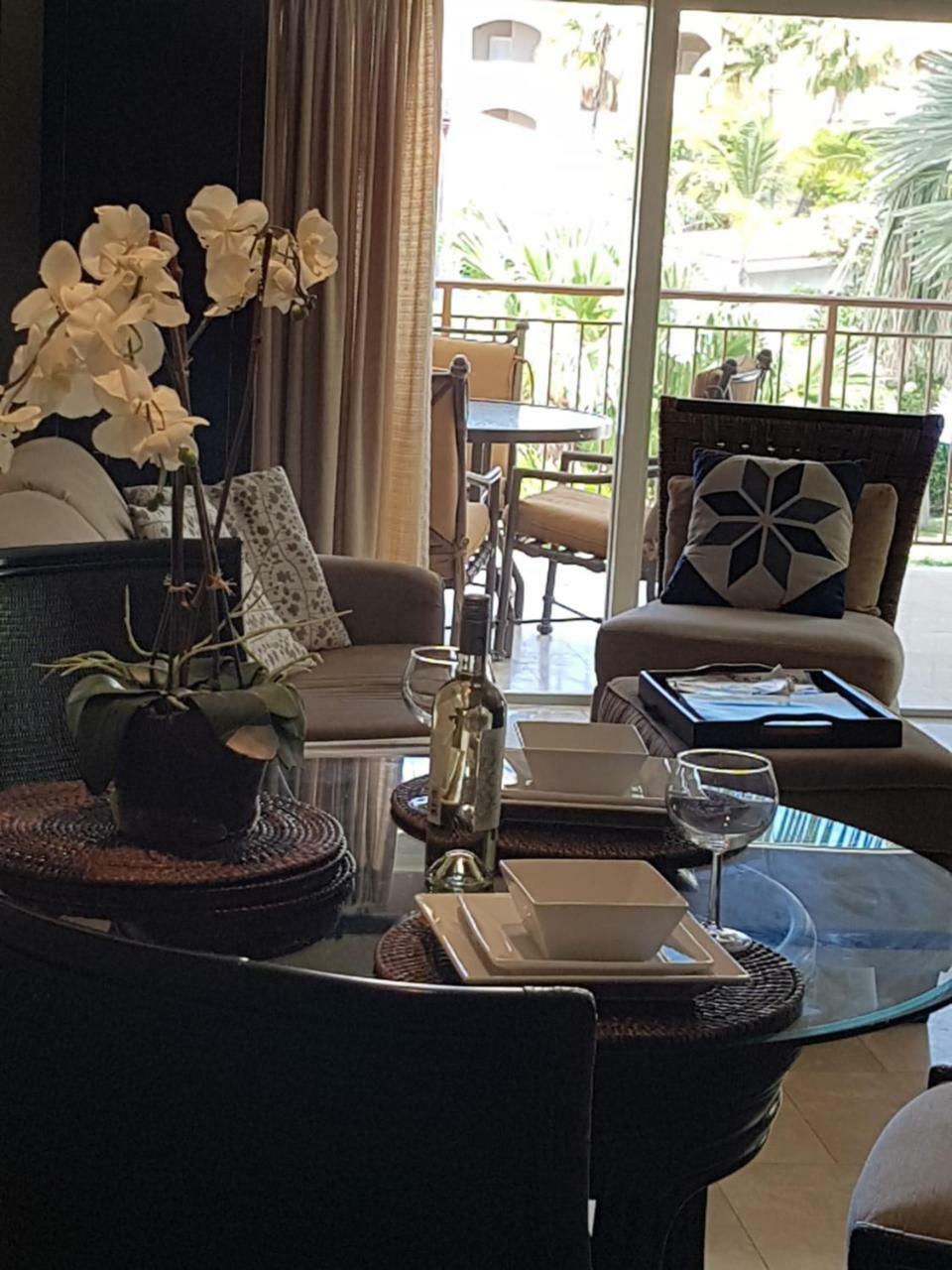 Monthly Special -top Rated Resort, Grace Bay Beach, Luxury 2 Bedroom -king Bed, Free Parking, Free Fast Wi-fi- Winner Of Excellence!!! Apartment *