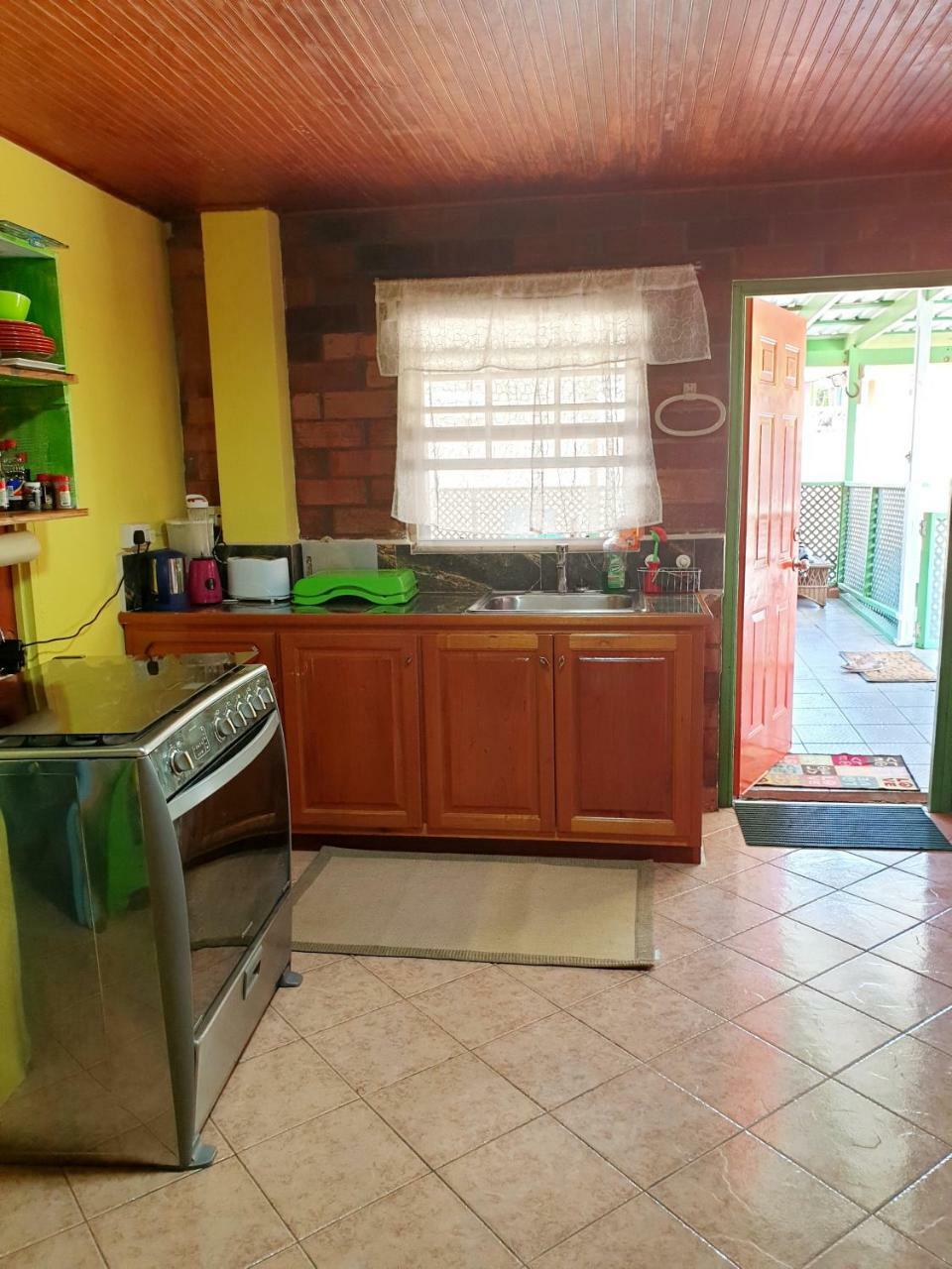 Seawind Authentic St.lucian Near Plantation Apartment