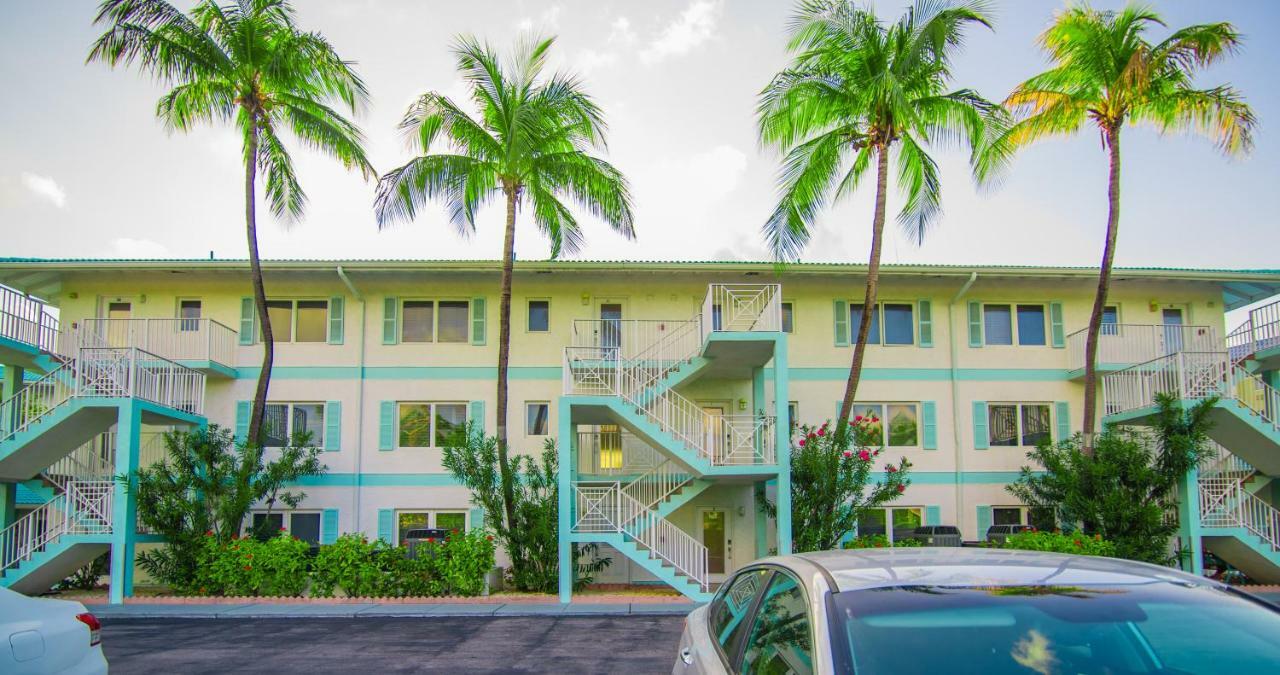 Seven Mile Beach Aparthotel West Bay
