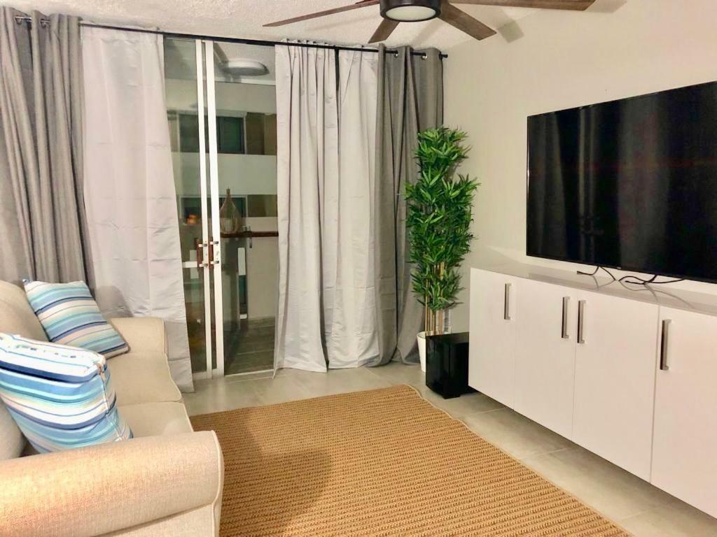 Vacation Apartments Ocean Towers *