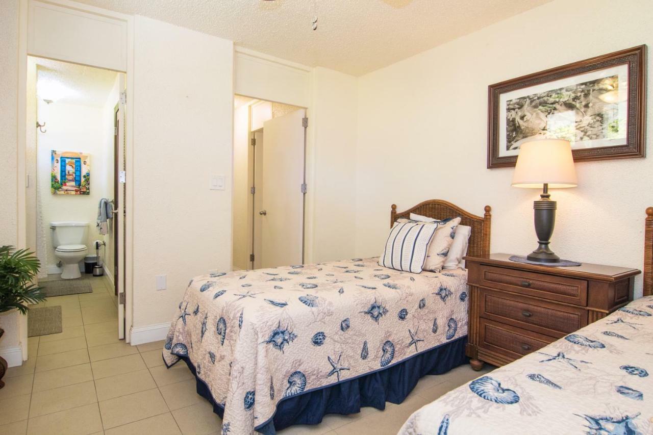 Oceanfront Watergate Villas & *