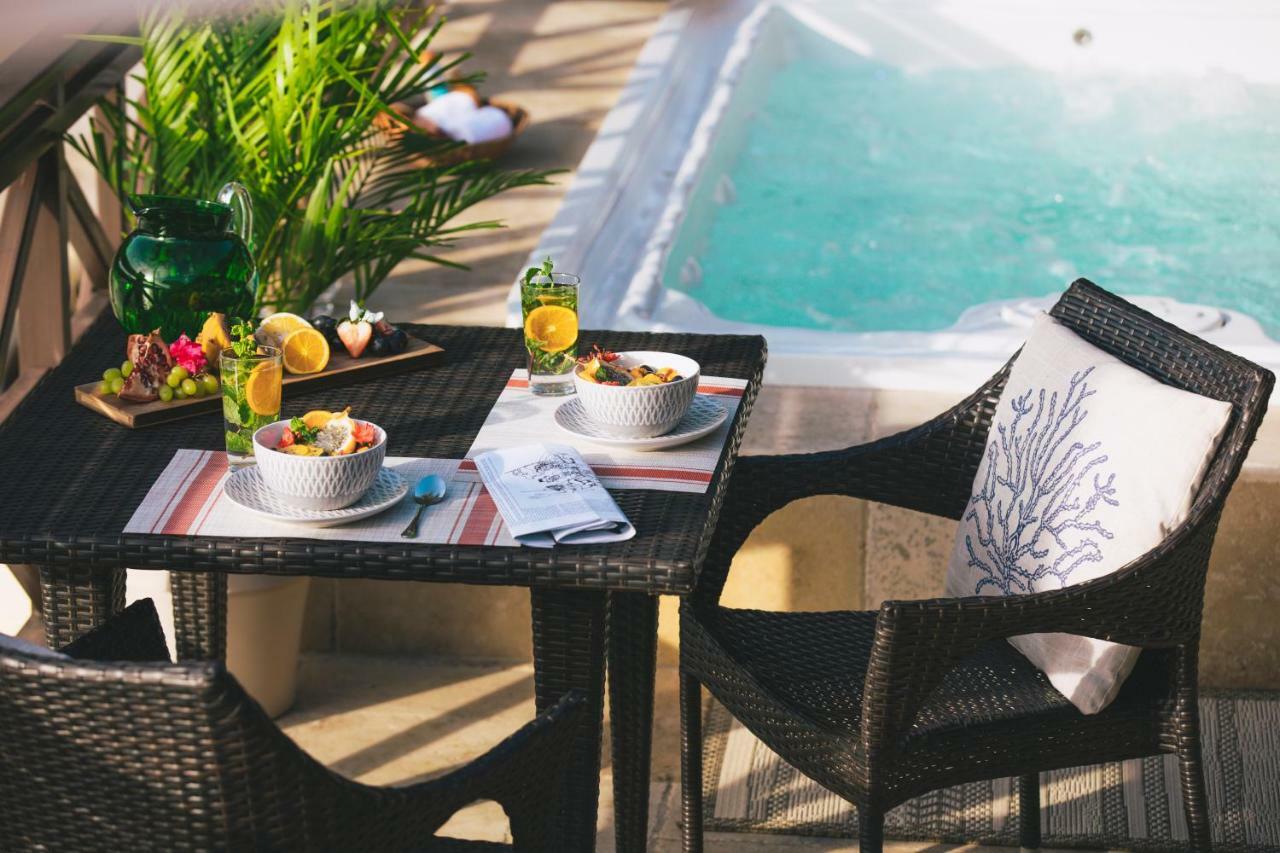 Secret Harbour Boutique And Marina Hotel