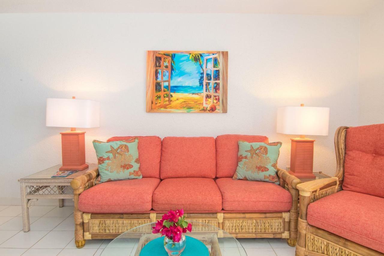 Oceanfront Watergate Villas & *
