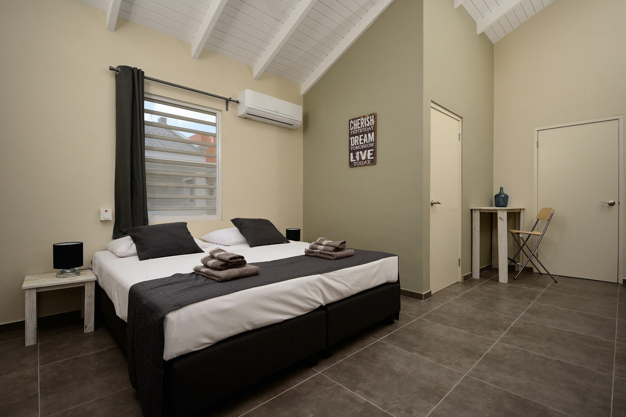 Seasons Aparthotel