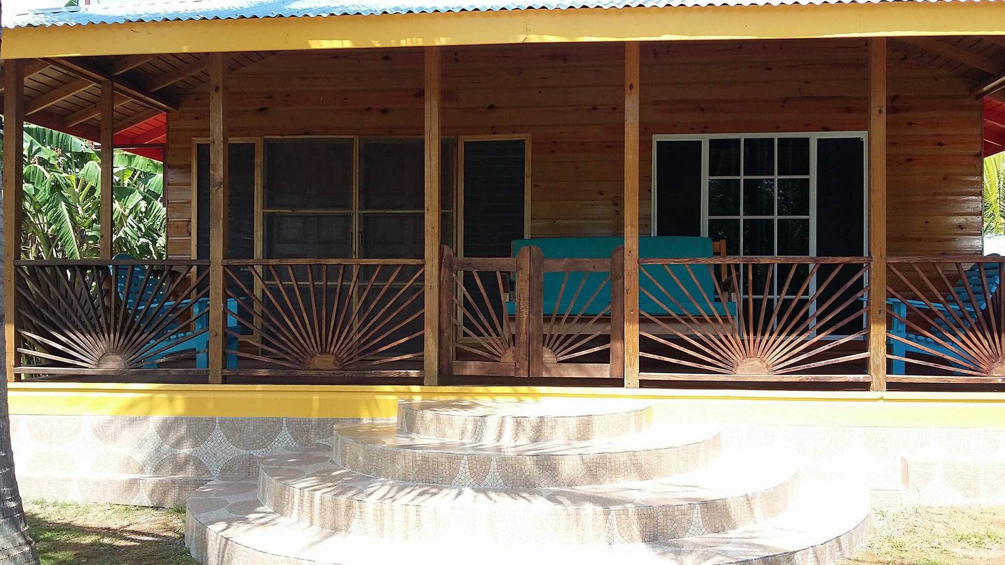 Little Bay Cabins 2*