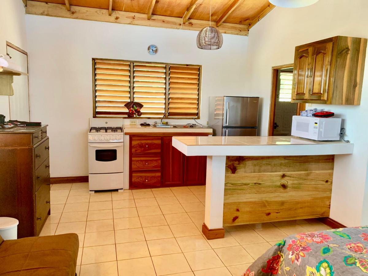 Butterfly Hill Villa & Studio Apartment *