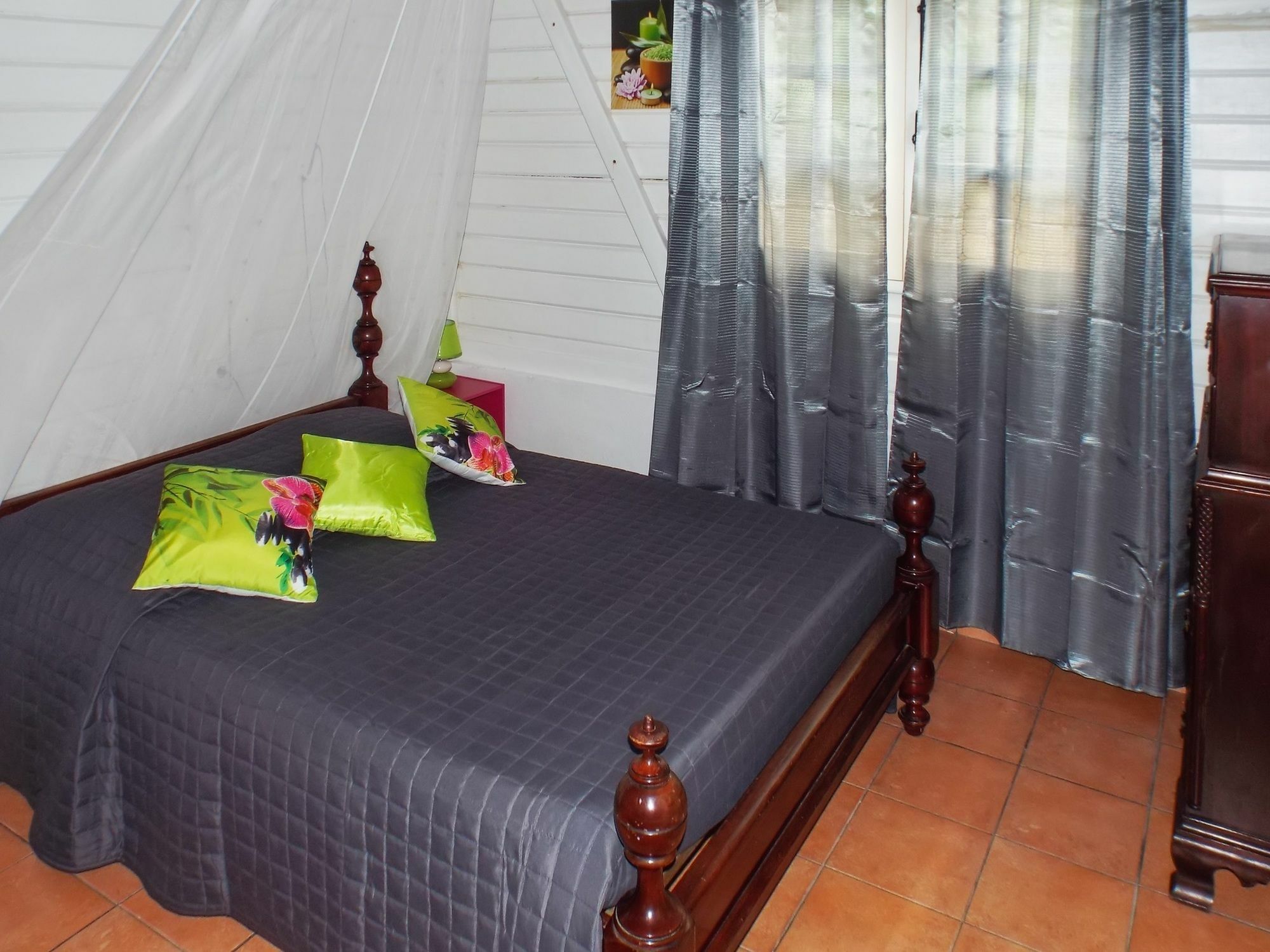 With 2 Bedrooms In Noire, With Wonderful Sea View, Privat Villa *