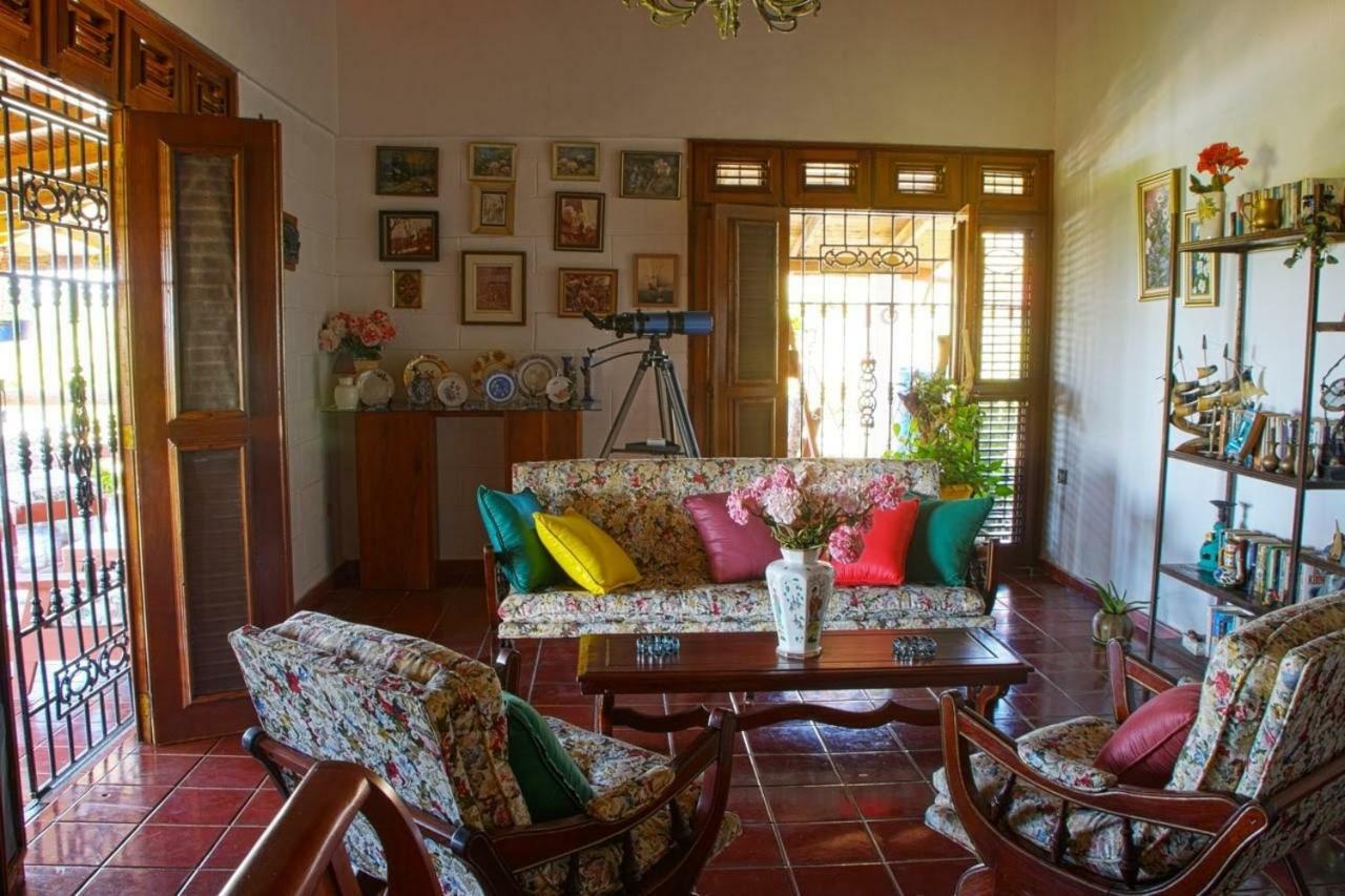 Hillhouse Villa *