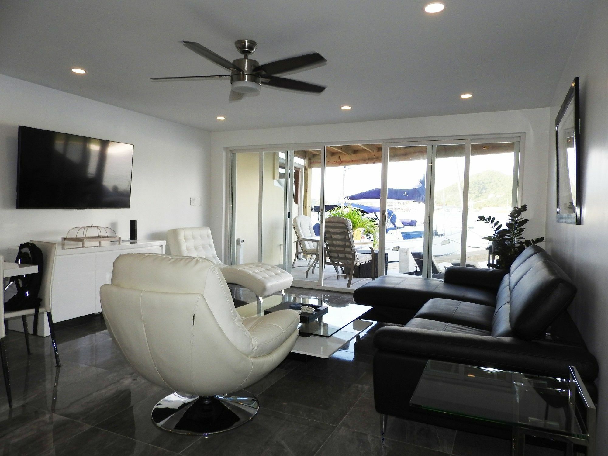 233b Apartment