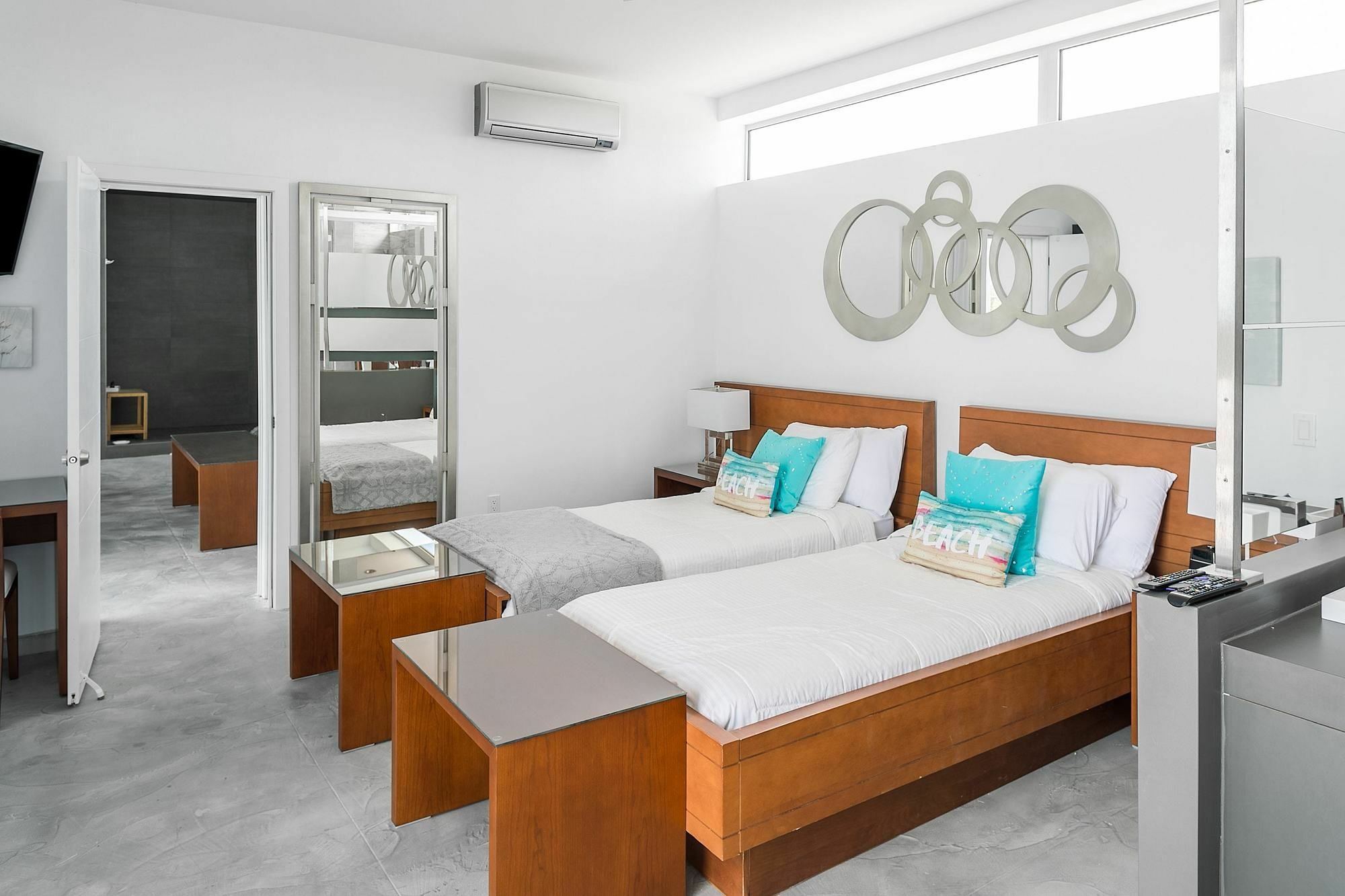 White - 2-bedroom Private - V6 Long Bay