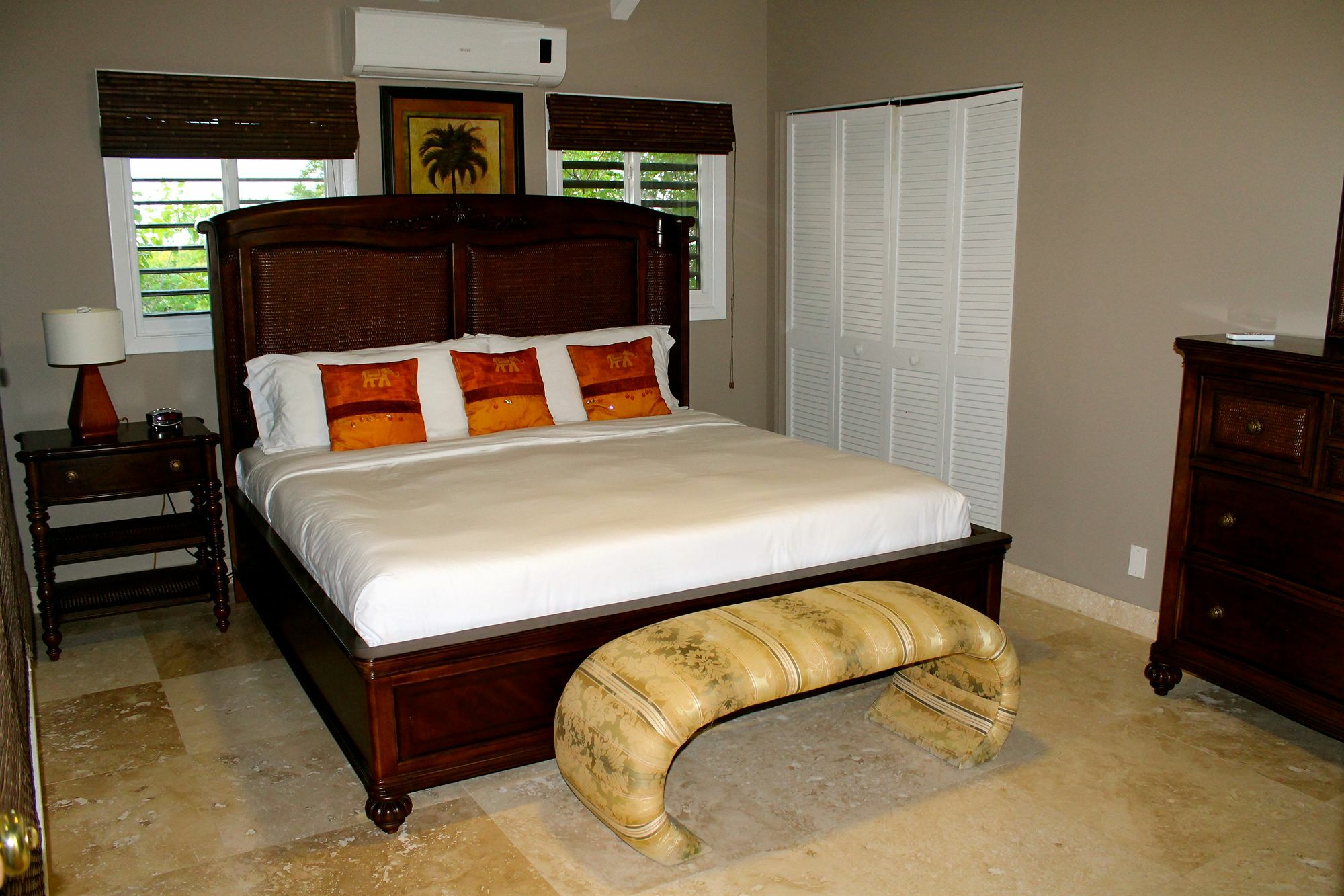 Neptune 3* Five Cays Settlement