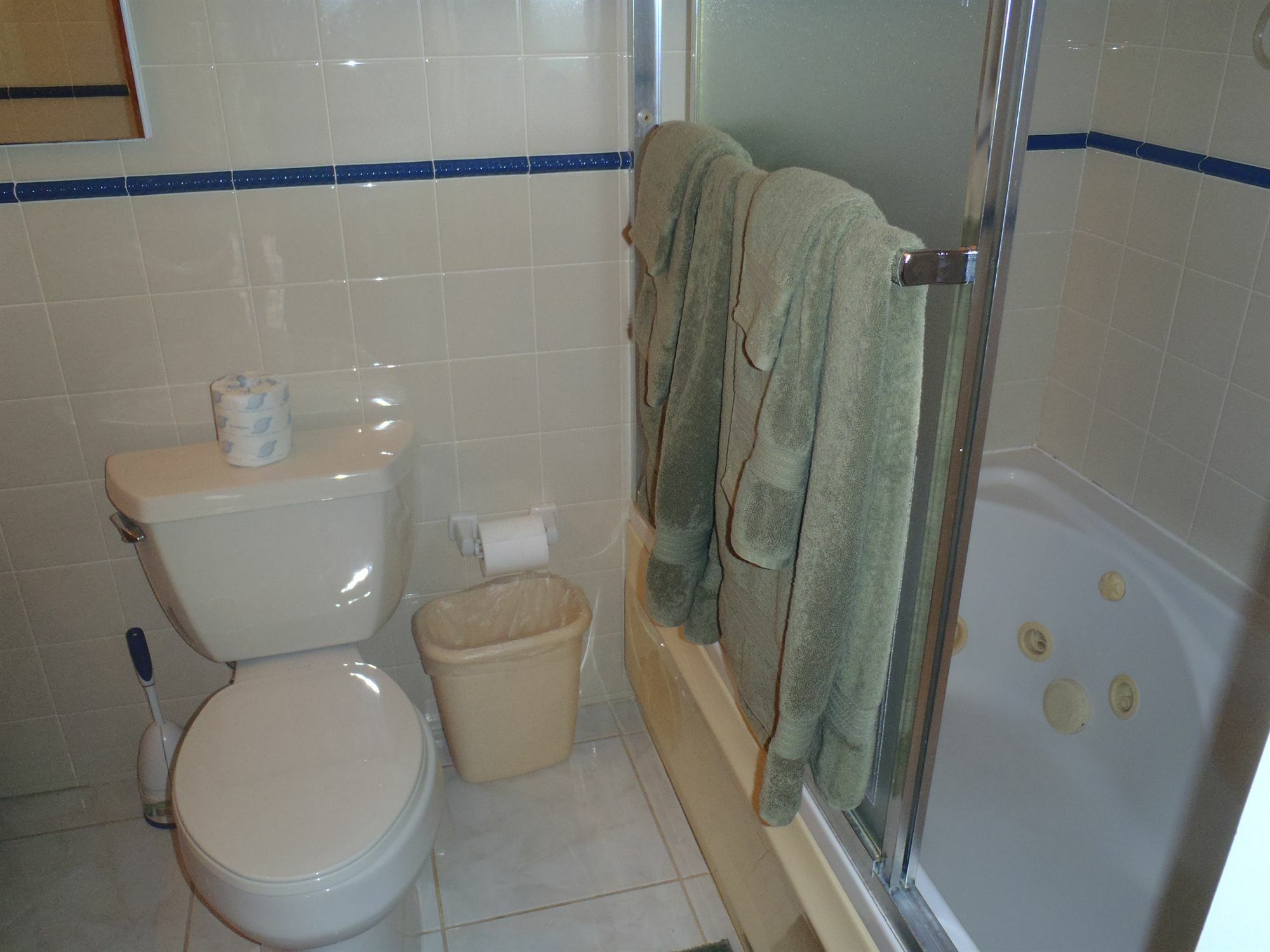 Spotts Beach Hotel