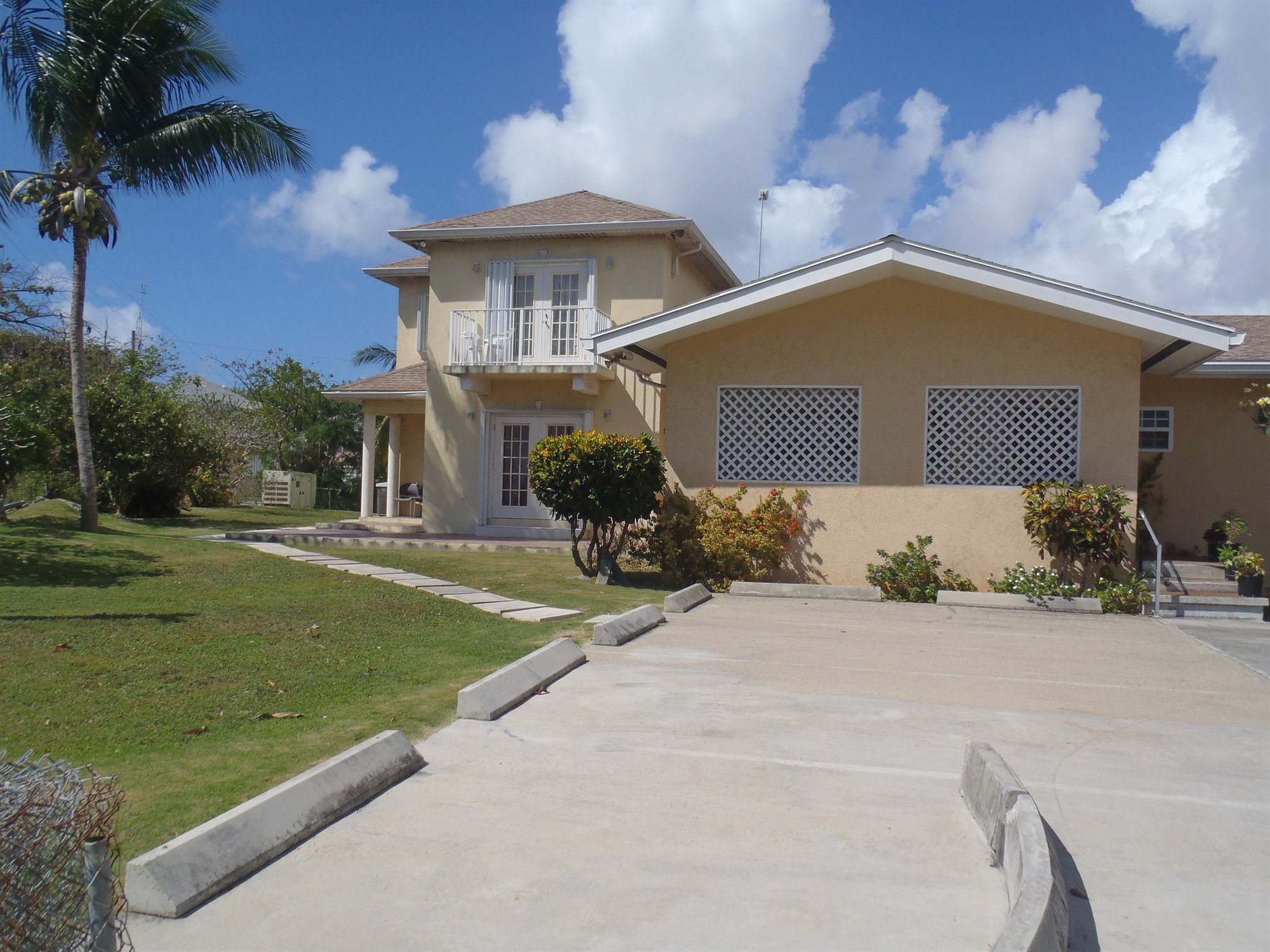 Spotts Beach Hotel