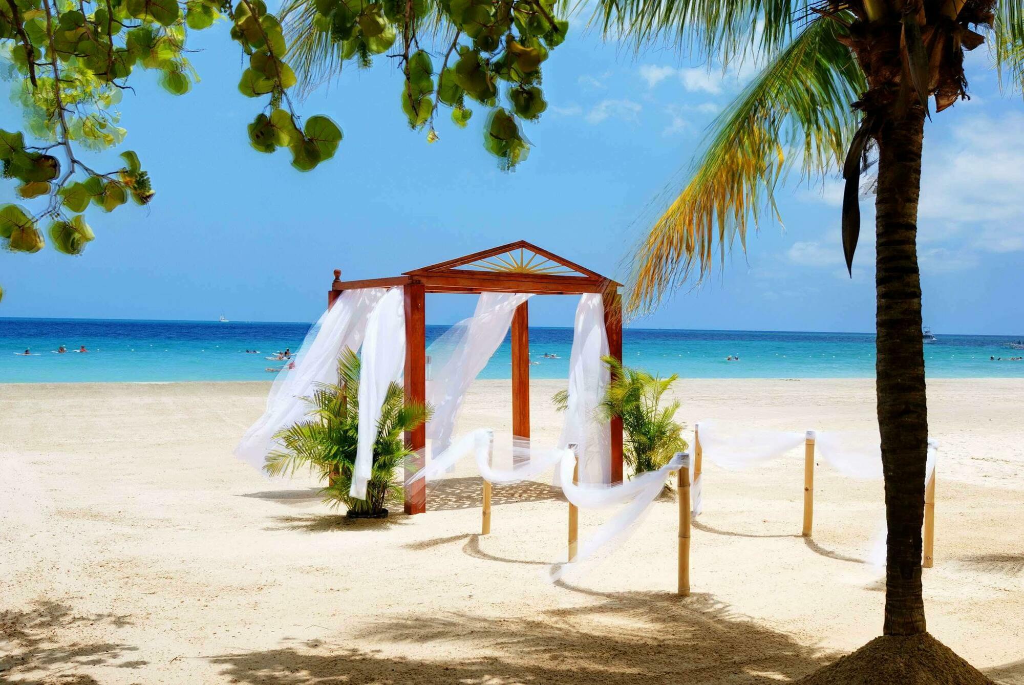 Couples Swept Away (adults Only) 5*