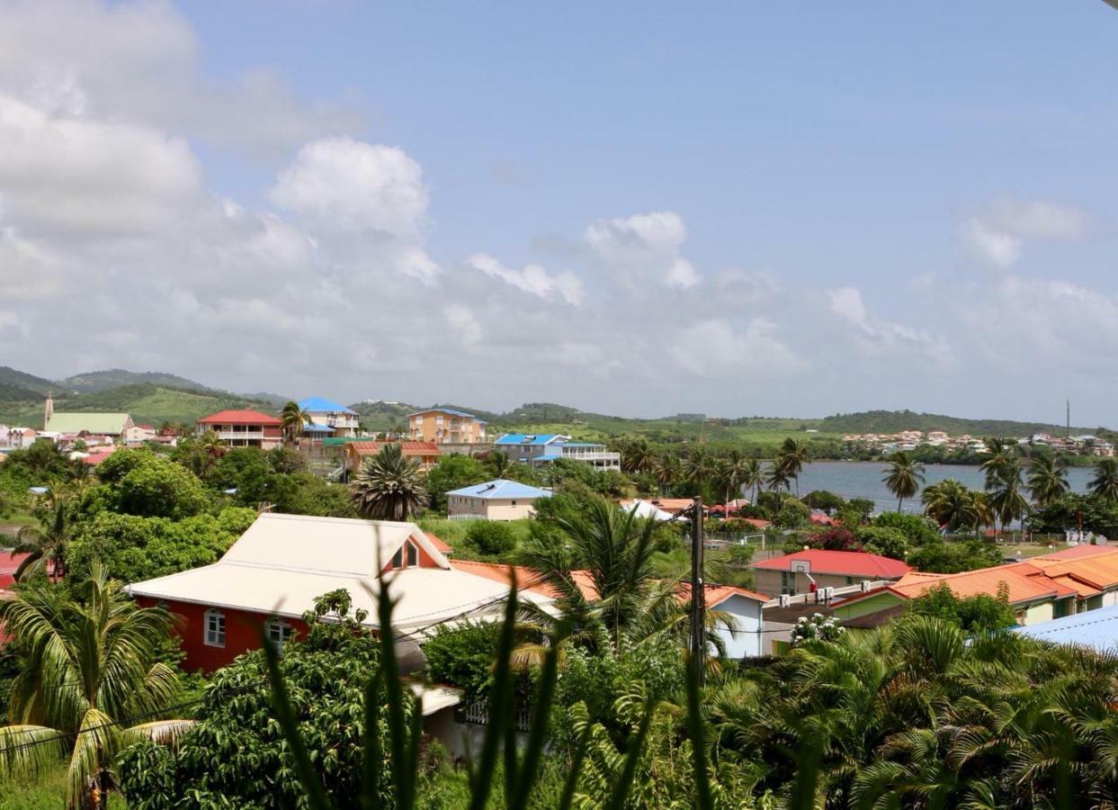 6 Suites Piscine Et Plage Pointe Faula Bed & Breakfast *