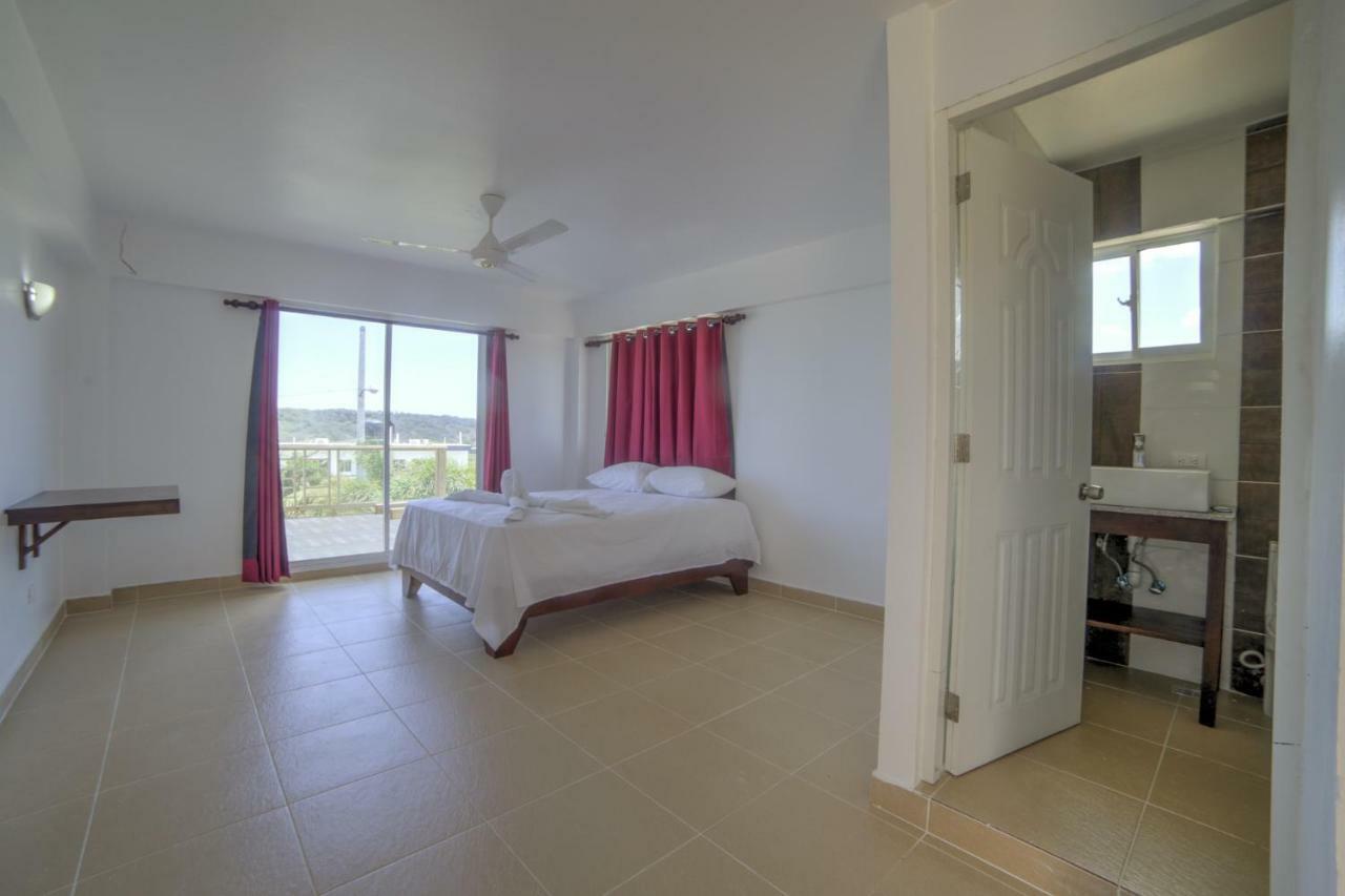 Ensenada Hotel *