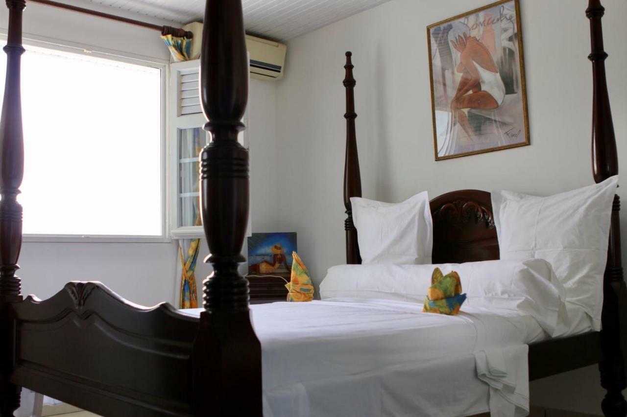 6 Suites Piscine Et Plage Pointe Faula *
