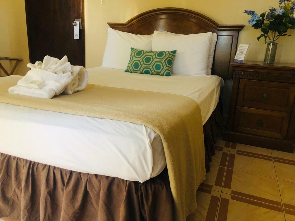 Arecibo Inn 2*