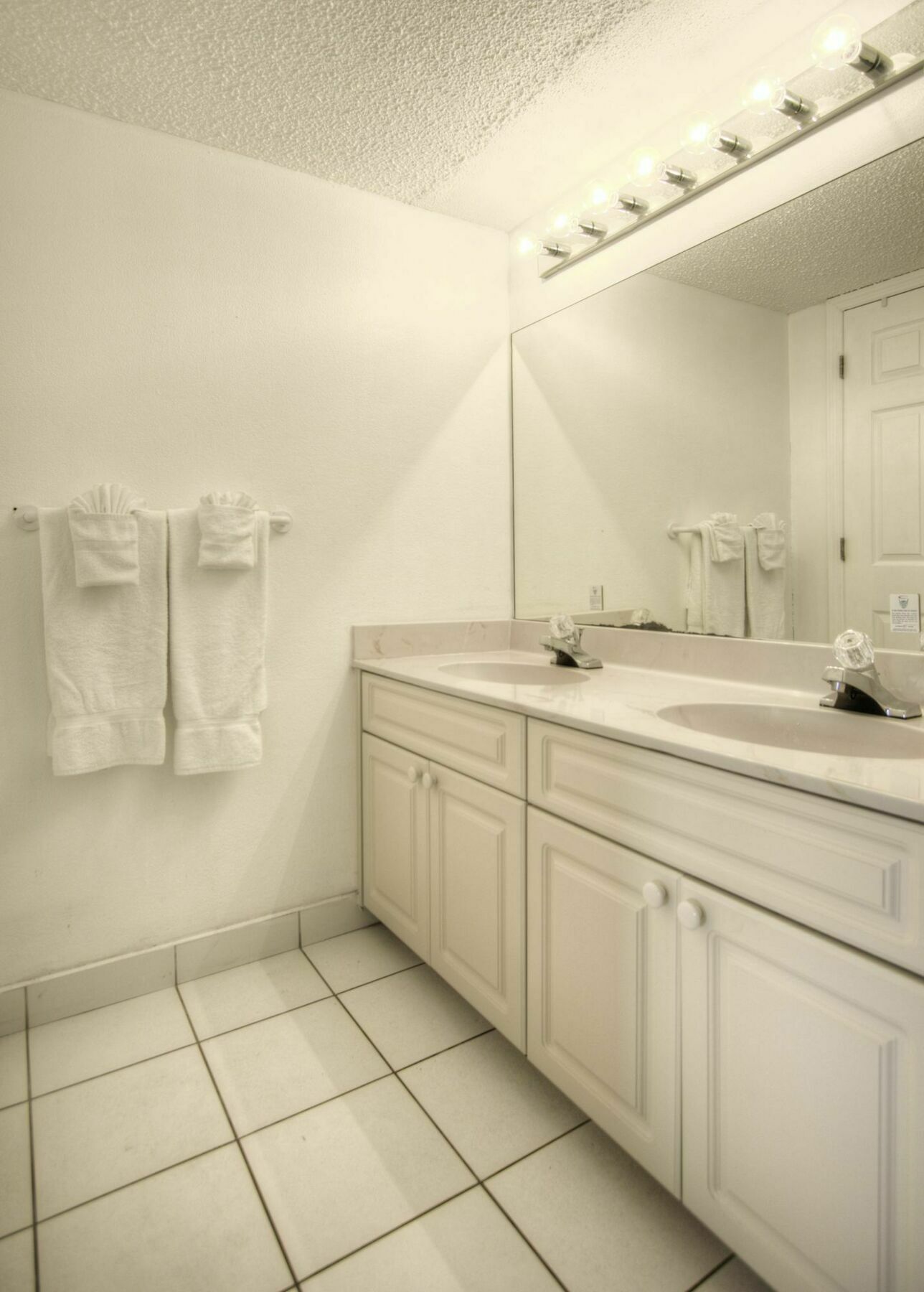#207 Sunset Cove Seven Mile Apartment *