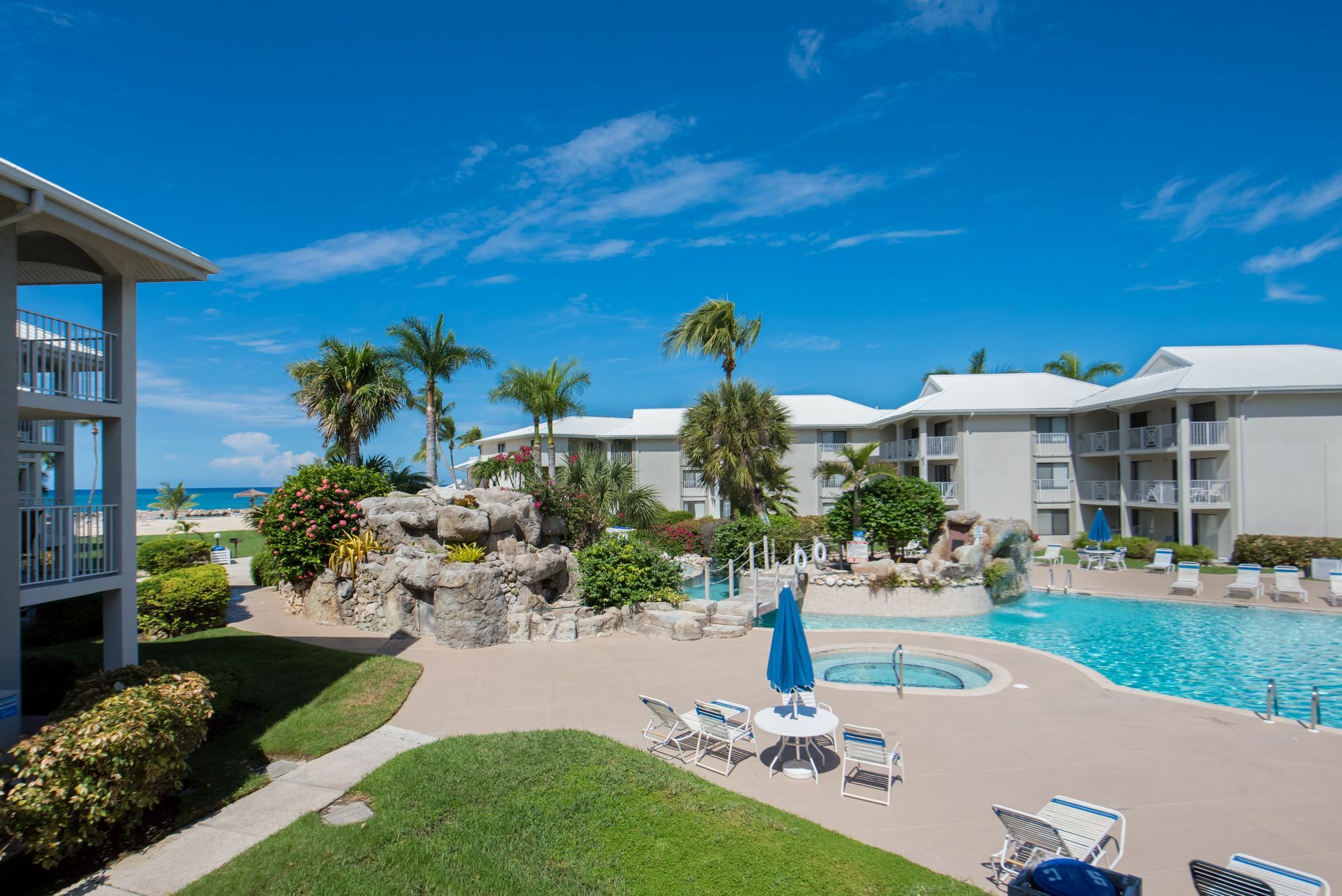Apartment #207 Sunset Cove Seven Mile George Town