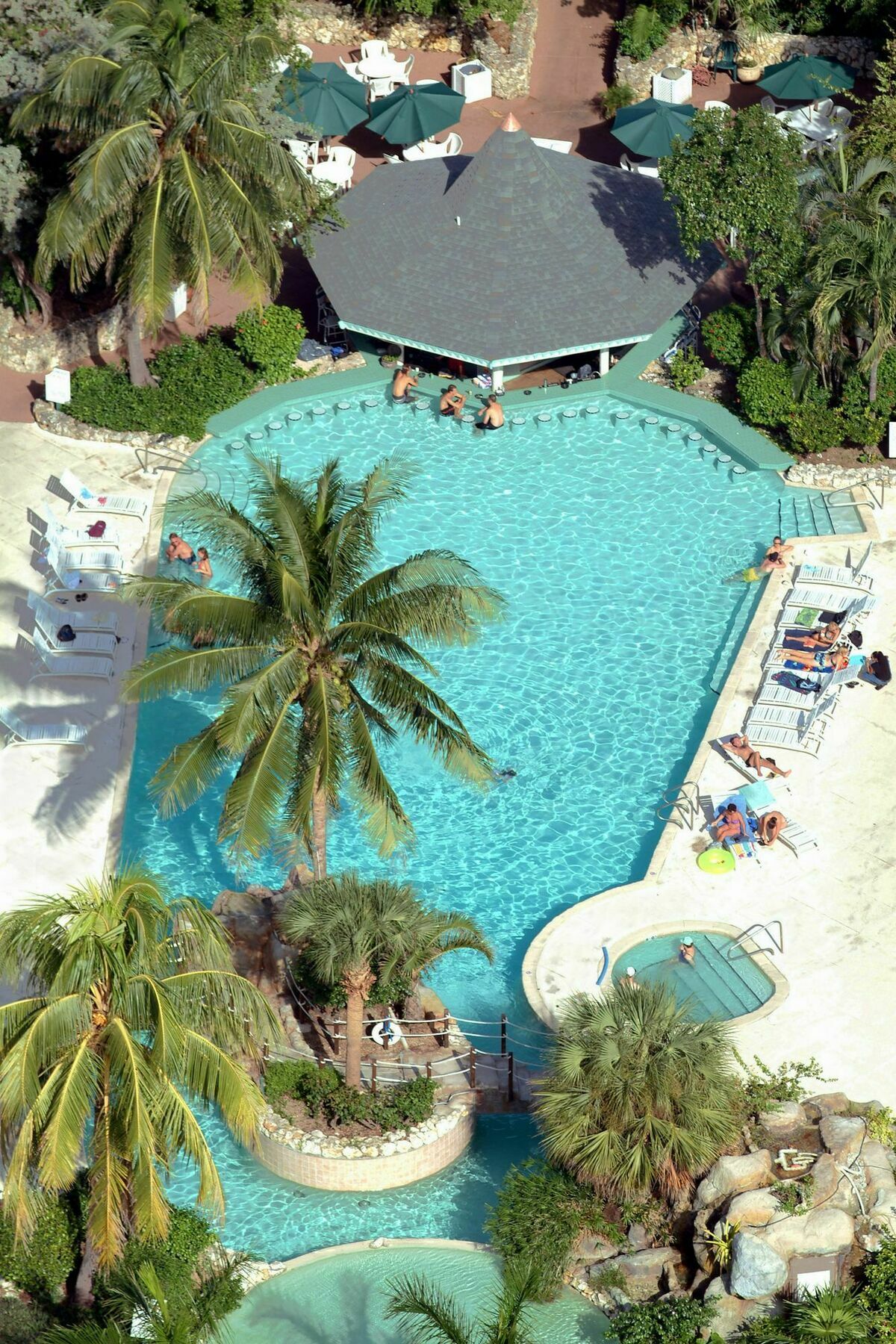 #207 Sunset Cove Seven Mile Apartment