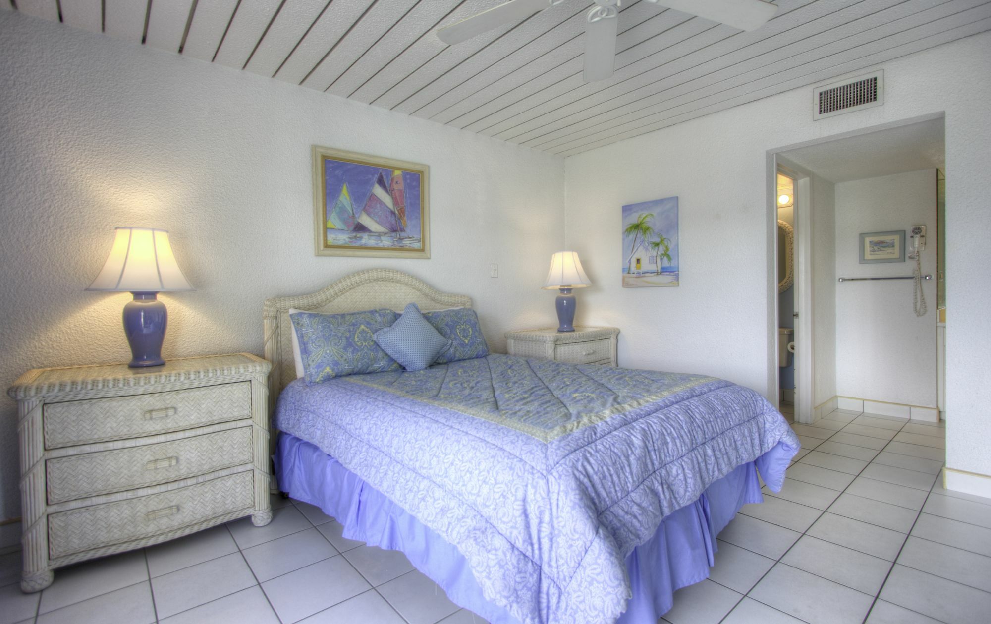 #207 Sunset Cove Seven Mile Apartment