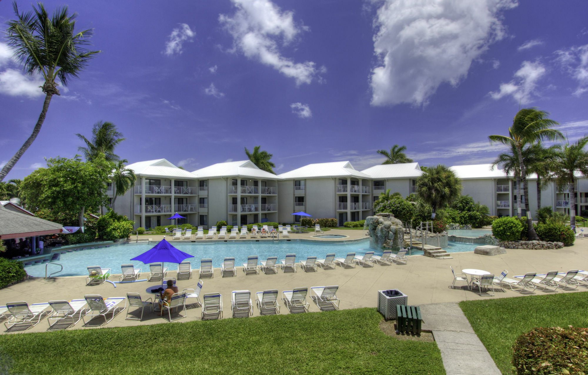 Apartment #207 Sunset Cove Seven Mile George Town