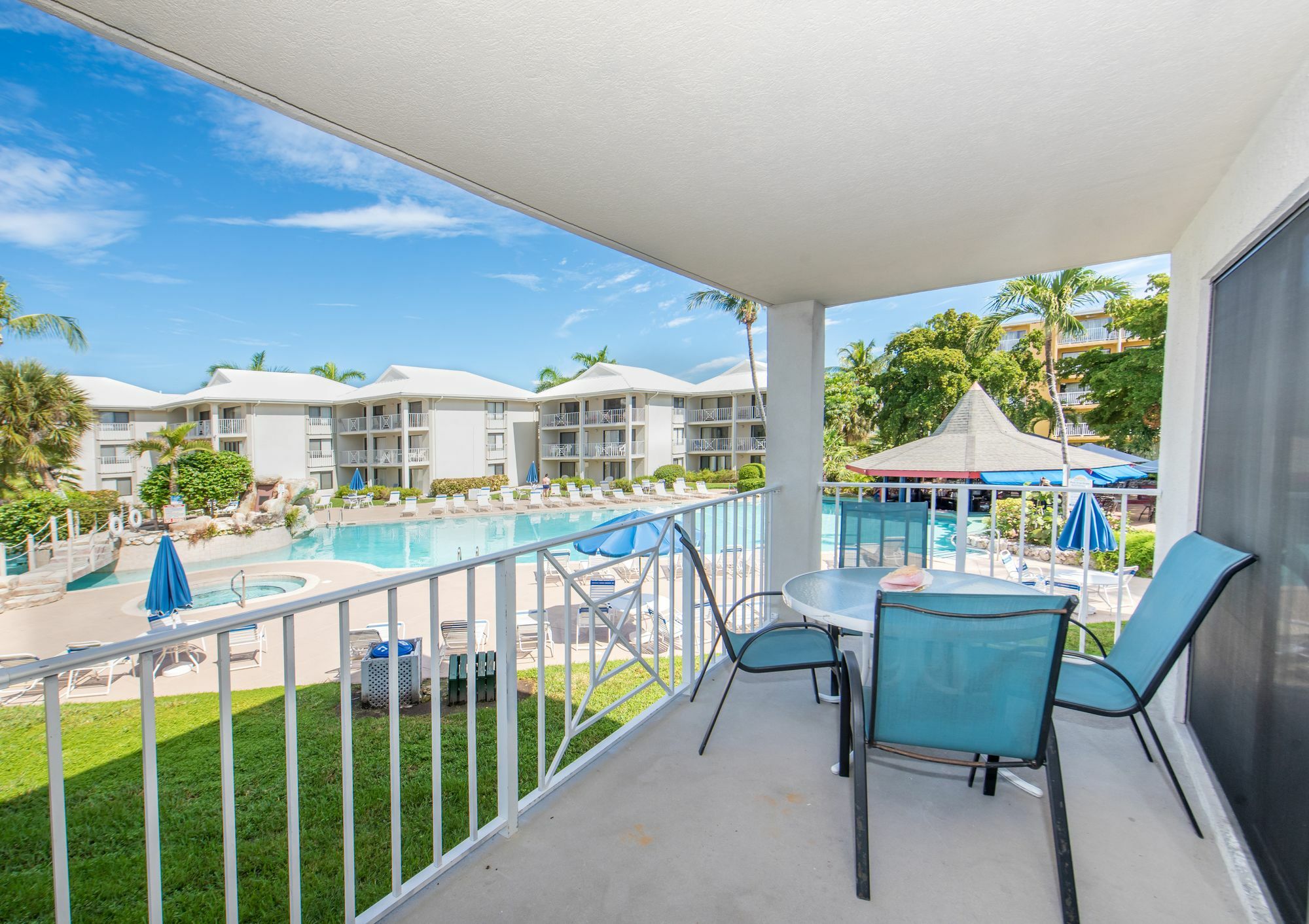#207 Sunset Cove Seven Mile Apartment George Town