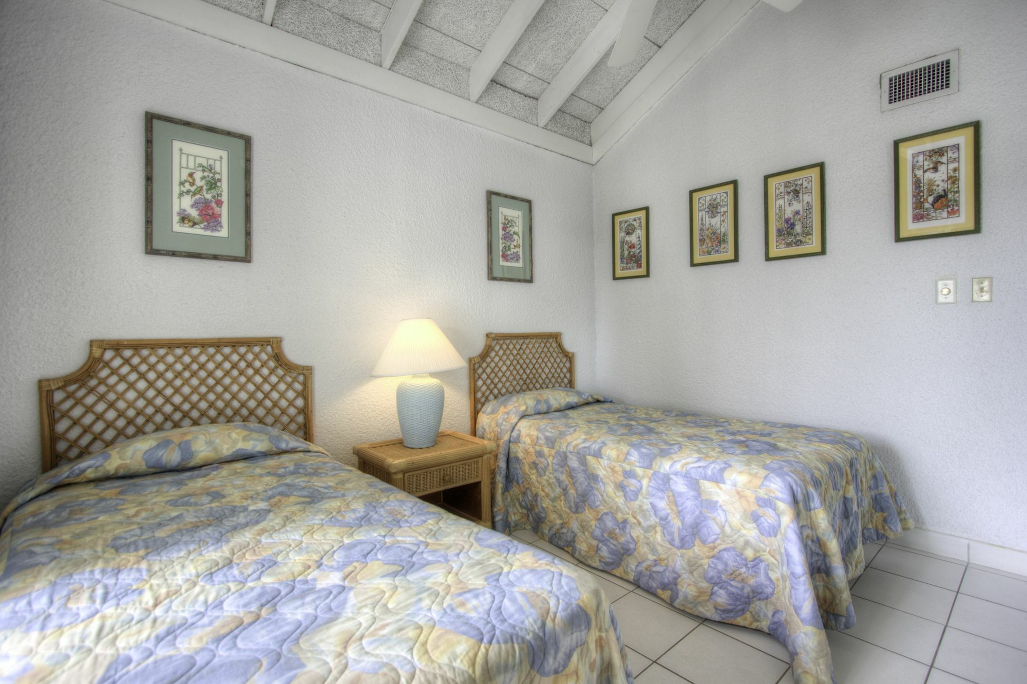 Apartment #207 Sunset Cove Seven Mile George Town