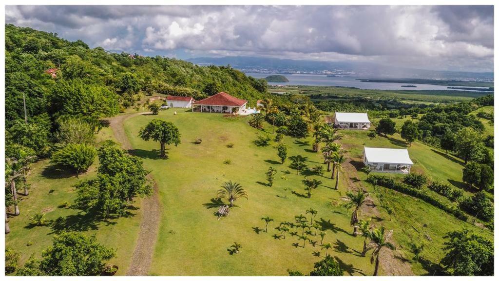 1 De Standing 80m2 Avec Piscine Et Vue Imprenable Sur La Et Sur La Campagne * Riviere-Salee