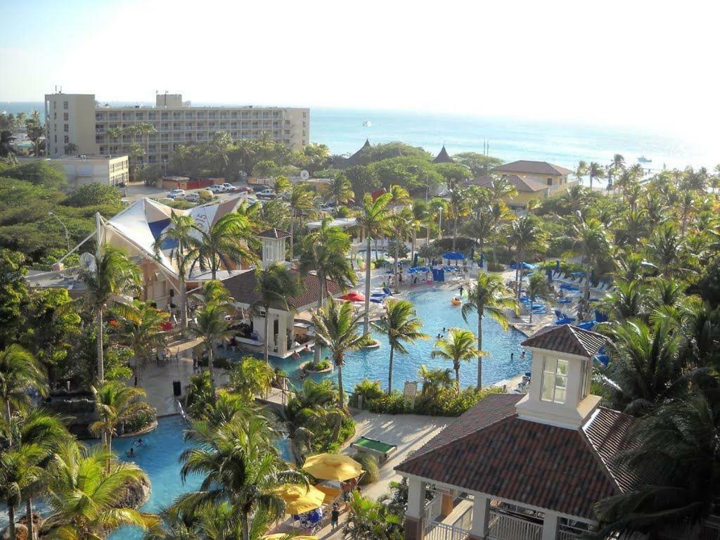 At Marriott Aruba Surf And Ocean Beachfront Clubs * Palm Beach