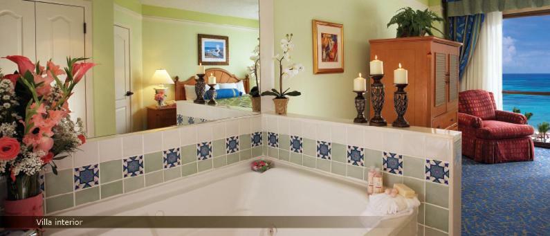 At Marriott Aruba Surf And Ocean Beachfront Clubs * Palm Beach