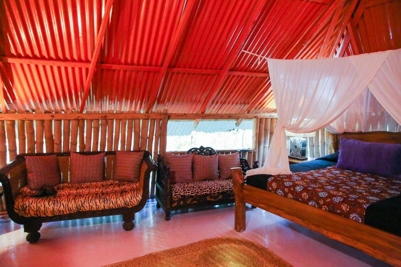 Great Huts Lodge *