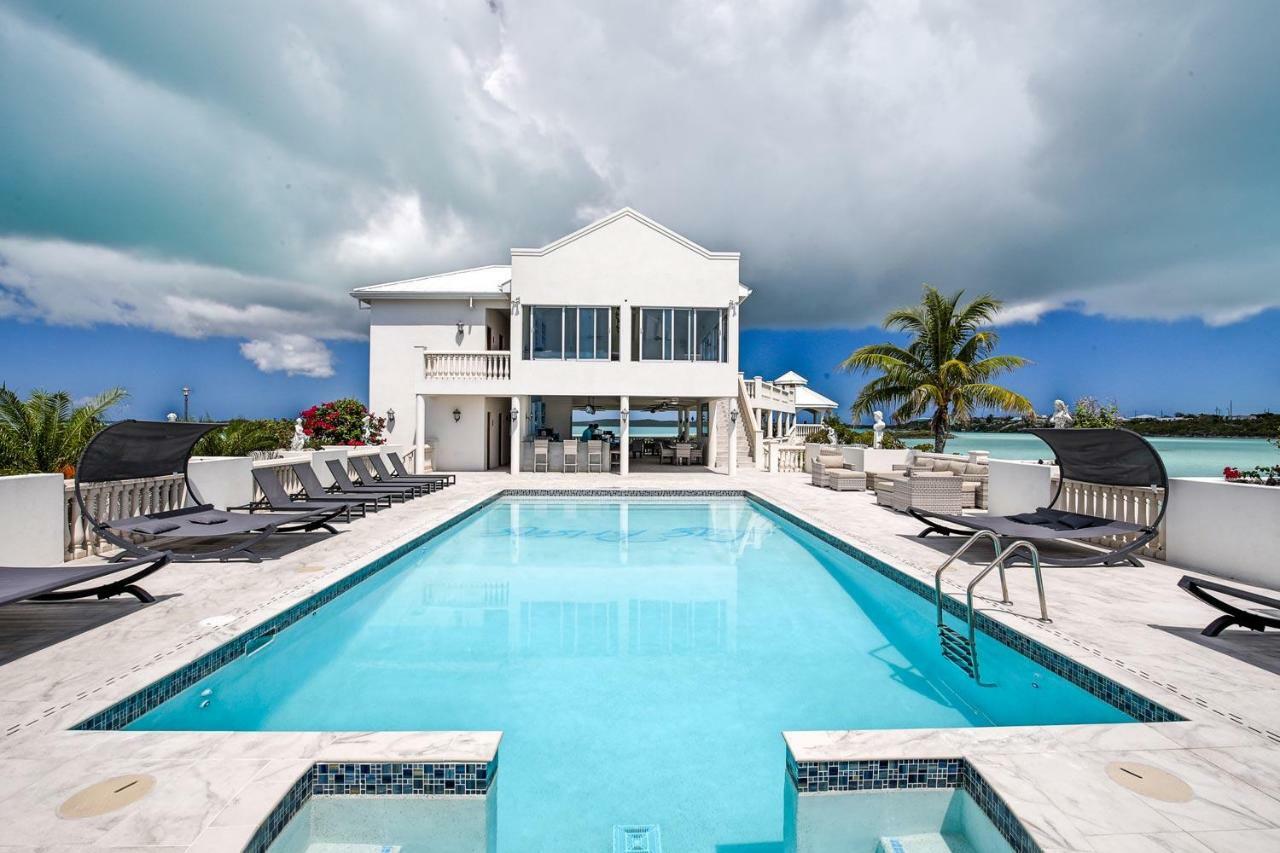 Resort Neptune Five Cays Settlement