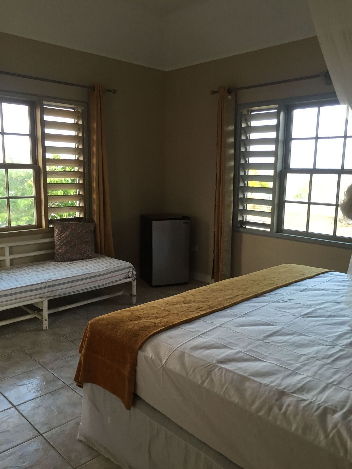 Captain's Cove & Hotel 2*