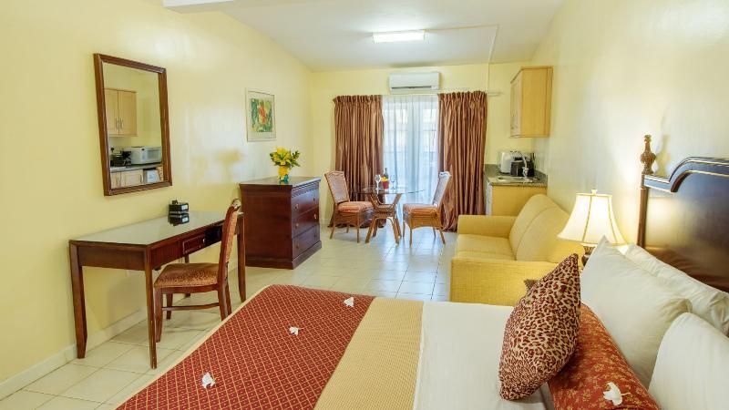 Bay Gardens 3*