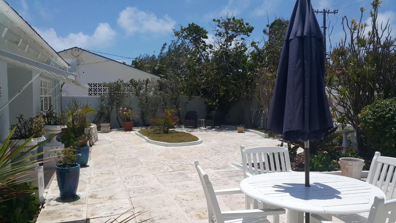 Holiday home Water's Edge - Oceanfront With Private Pool Nassau