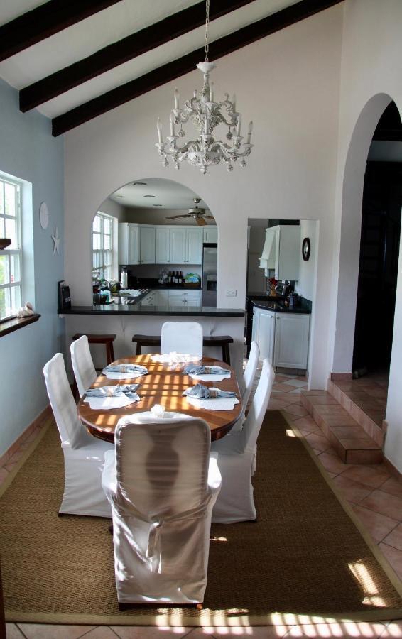 Holiday home Water's Edge - Oceanfront With Private Pool