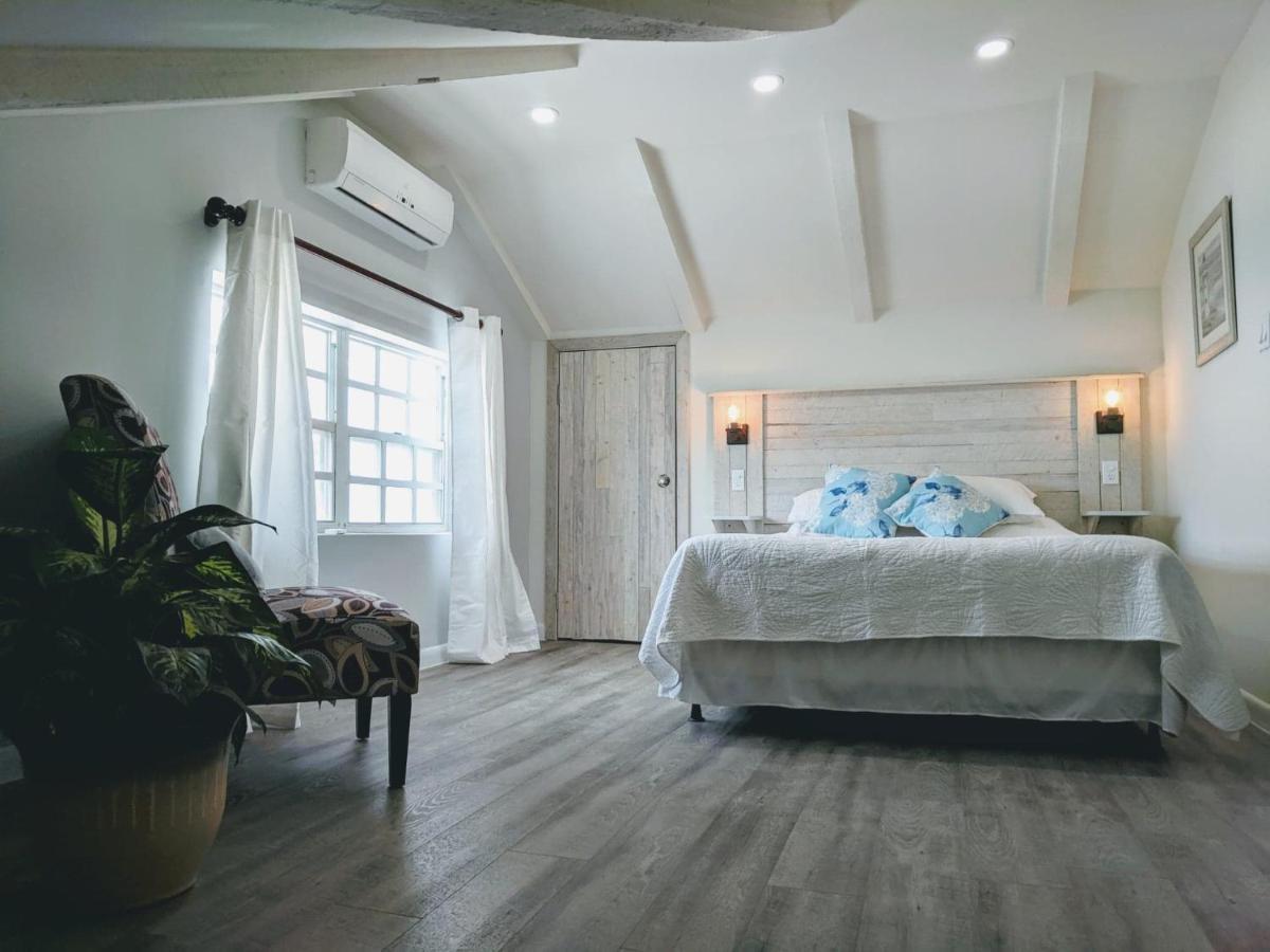 Water's Edge - Oceanfront With Private Pool *
