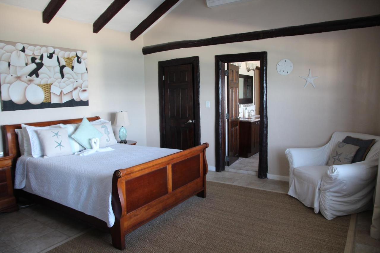 Holiday home Water's Edge - Oceanfront With Private Pool