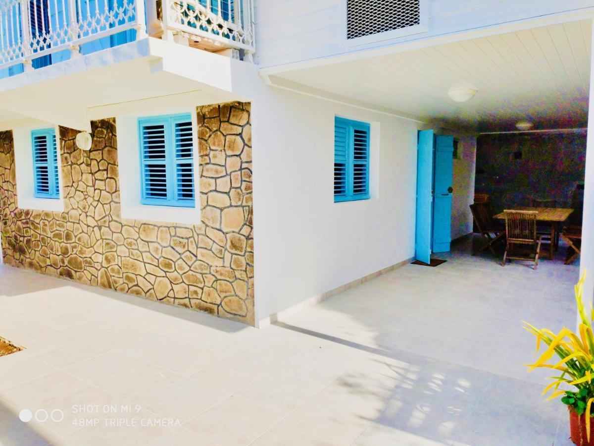 Holiday home Location Maison Bleue Avec Piscine Privative Au Carbet Martinique
