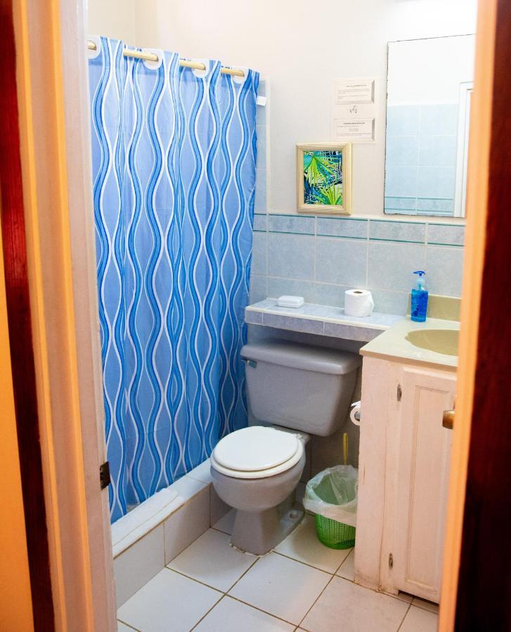 Tropical Breeze Vacation And Guest house 2*