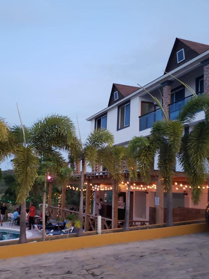 Ensenada Hotel *
