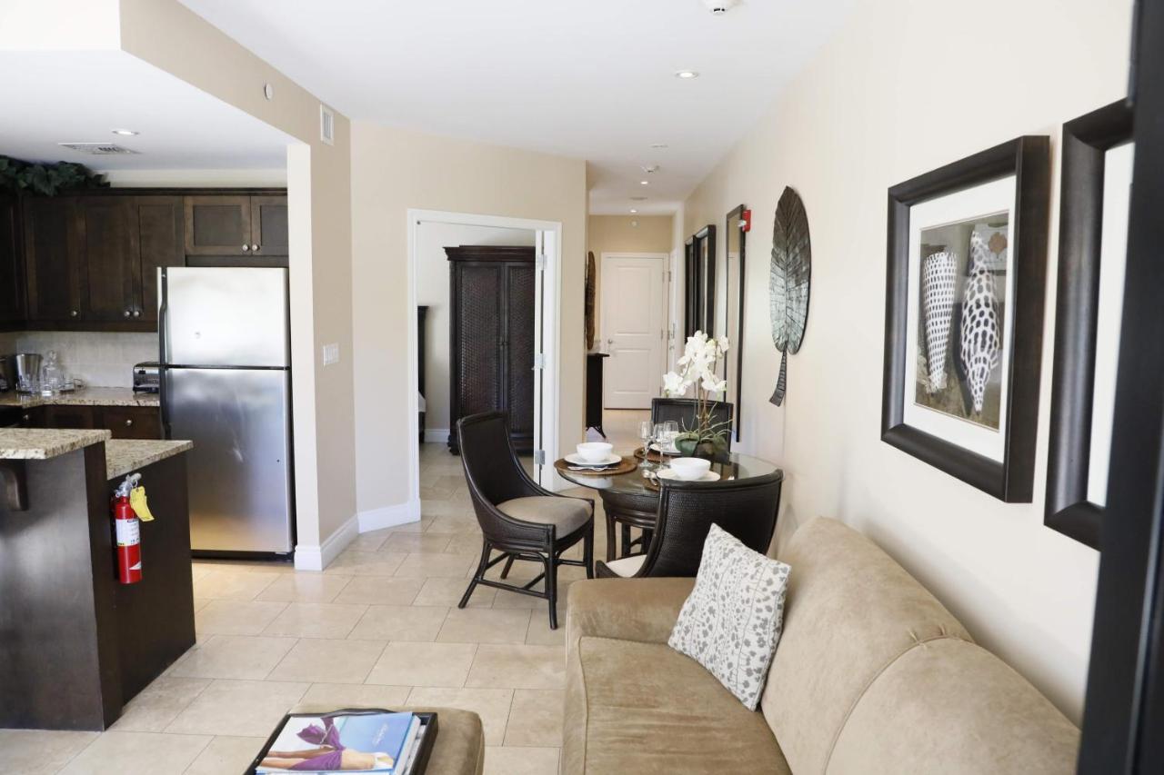 Monthly Special -top Rated Resort, Grace Bay Beach, Luxury 2 Bedroom -king Bed, Free Parking, Free Fast Wi-fi- Winner Of Excellence!!! Apartment