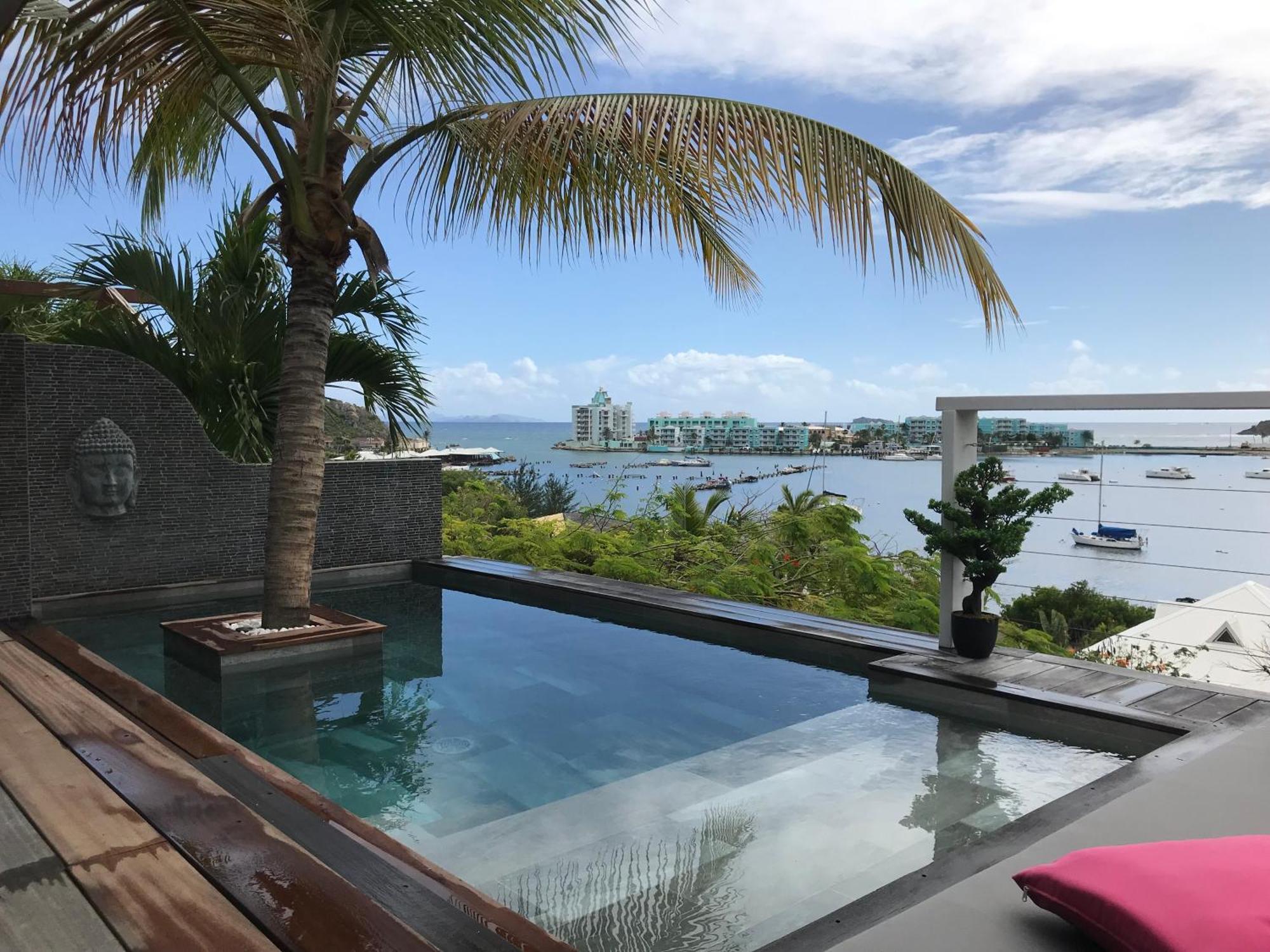 Happy With Private Pool *