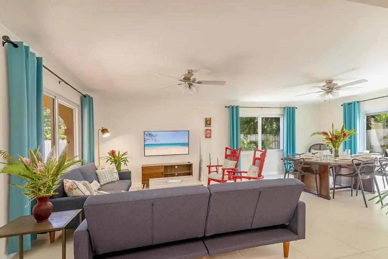New 3-bed On Hip Strip, Access, Sleeps 8 * Montego Bay