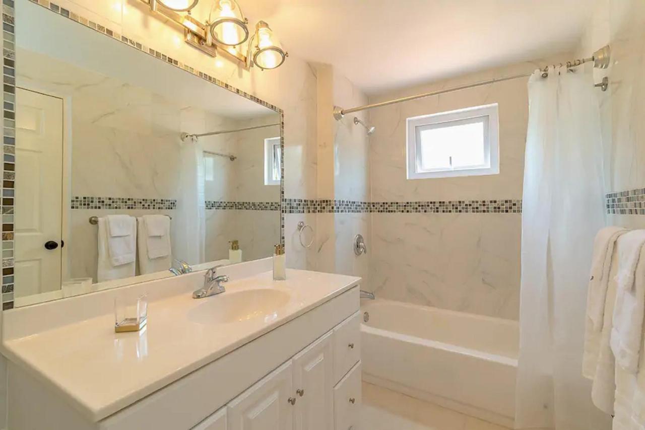 New 3-bed On Hip Strip, Access, Sleeps 8 *